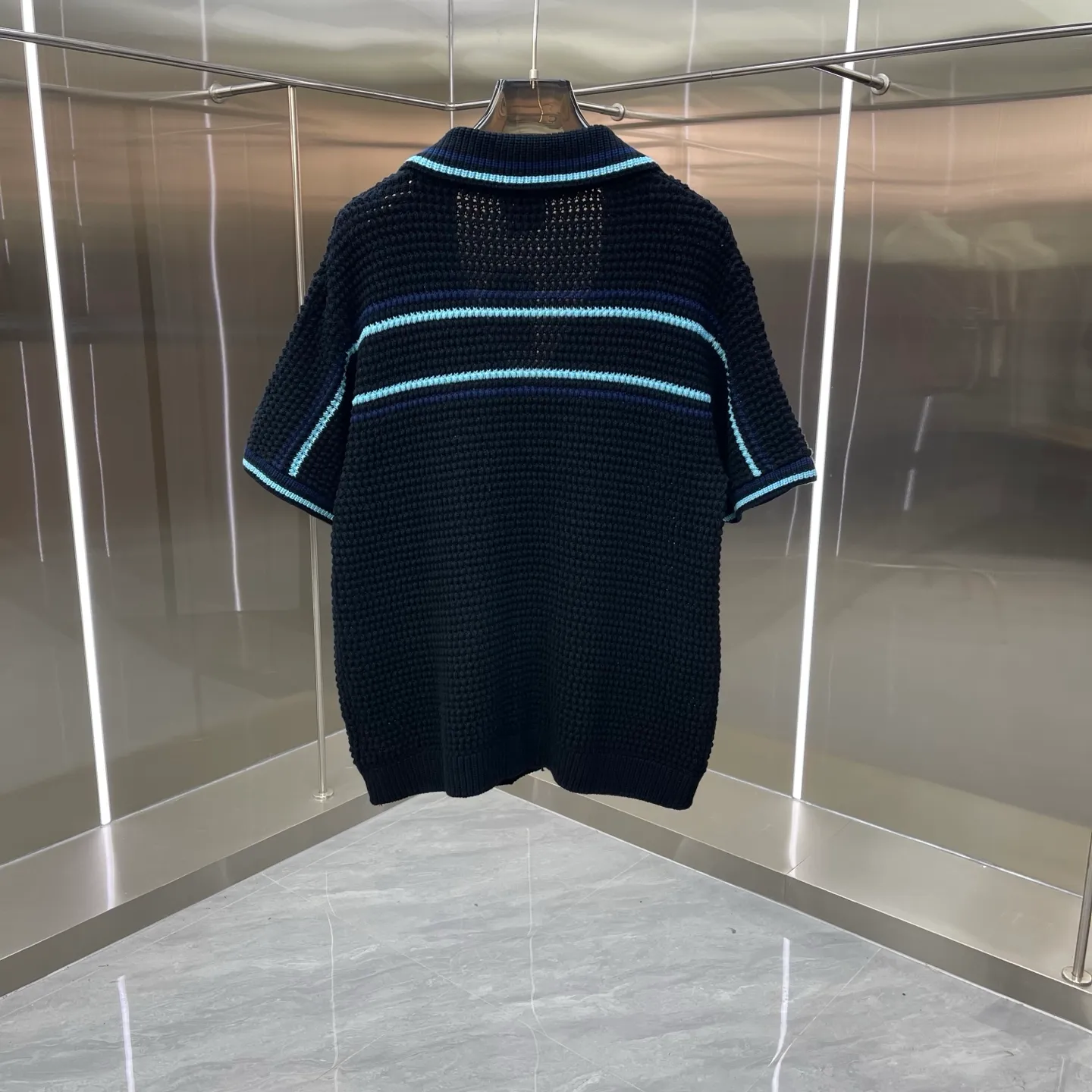CASABLANCA Casablanca sweater suit (high version) Original development Comfortable upper body Imported equipment Original high-density embroidered seal Two-color splicing Hand-sewn cuffs + hem Made by domestic first-line brands Factory OEM workmanship Impeccable Sizes: S M L XL XXL